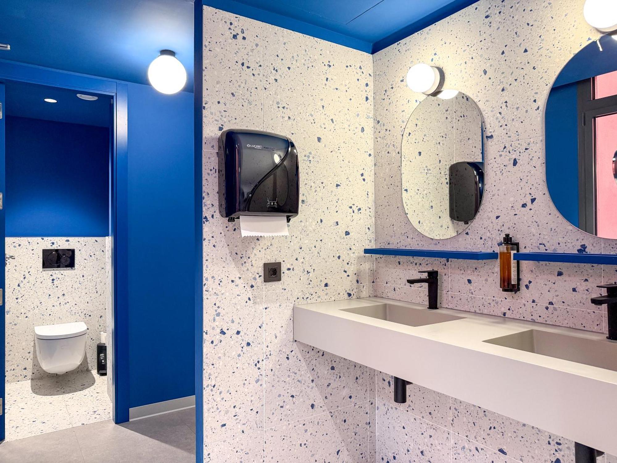 Coeo Hernan Ruiz Rooftop Pool Hostel Malaga Exterior photo