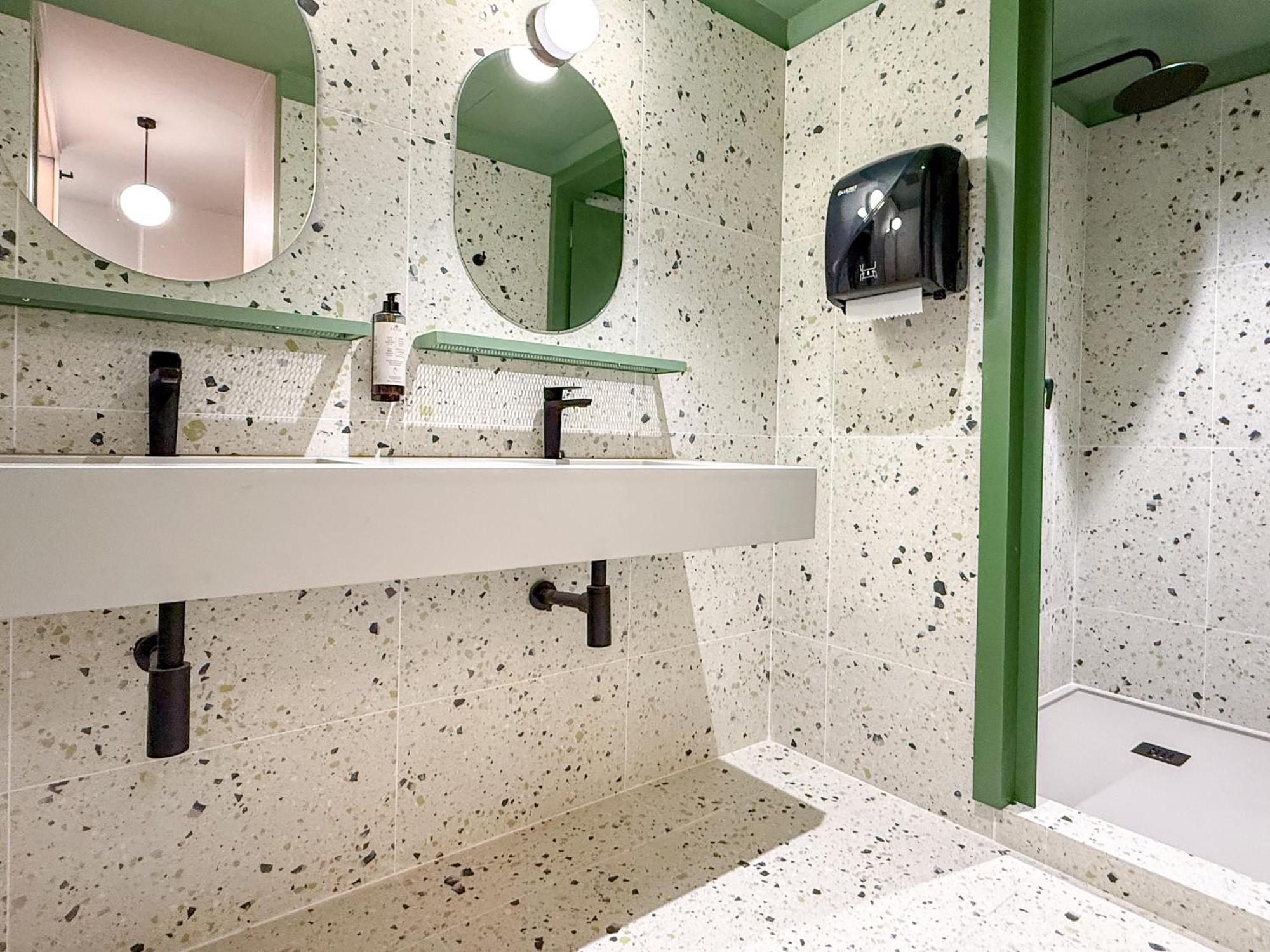 Coeo Hernan Ruiz Rooftop Pool Hostel Malaga Exterior photo