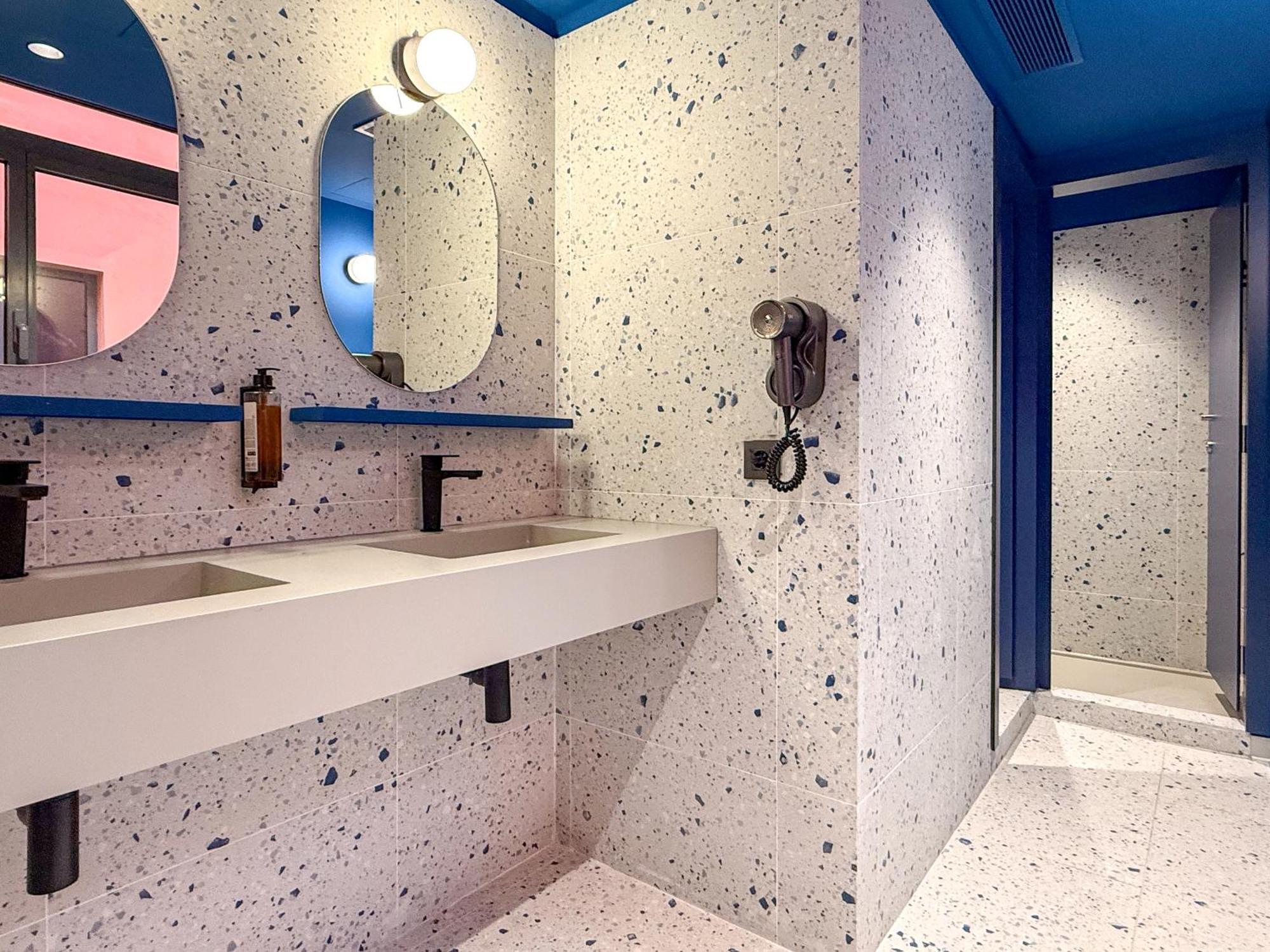 Coeo Hernan Ruiz Rooftop Pool Hostel Malaga Exterior photo