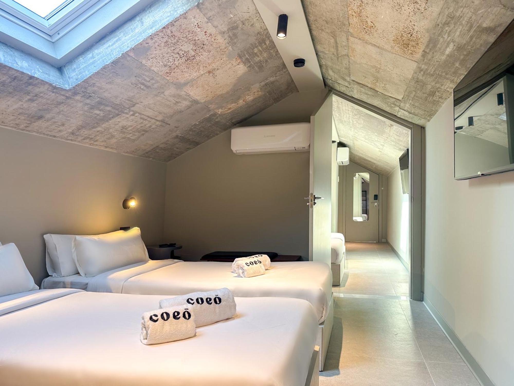 Coeo Hernan Ruiz Rooftop Pool Hostel Malaga Room photo
